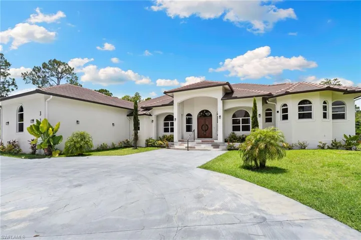 379 25th St Nw, Naples, Florida 34120