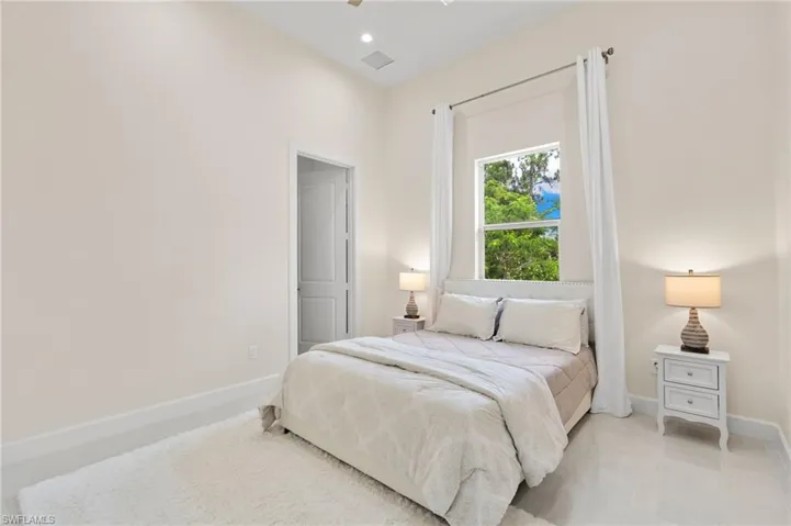 379 25th St Nw, Naples, Florida 34120