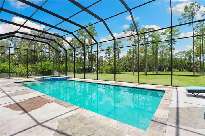 379 25th St Nw, Naples, Florida 34120