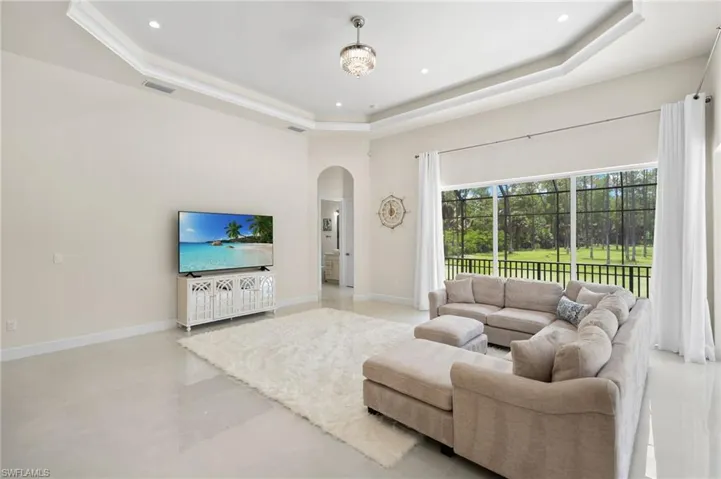 379 25th St Nw, Naples, Florida 34120