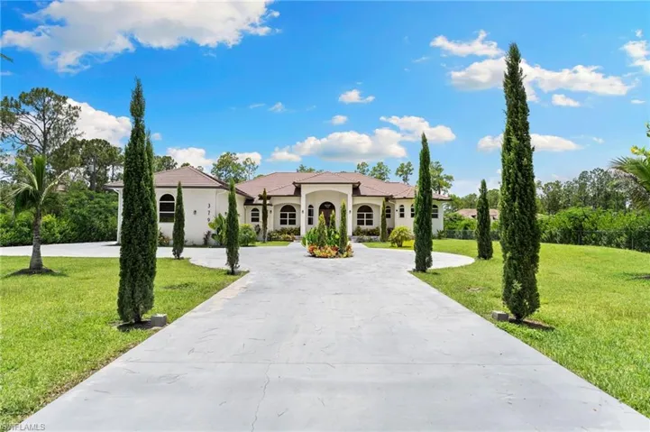 379 25th St Nw, Naples, Florida 34120