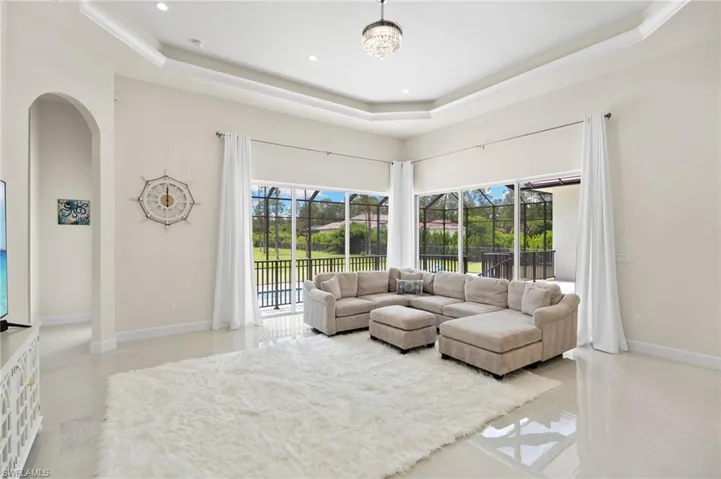 379 25th St Nw, Naples, Florida 34120