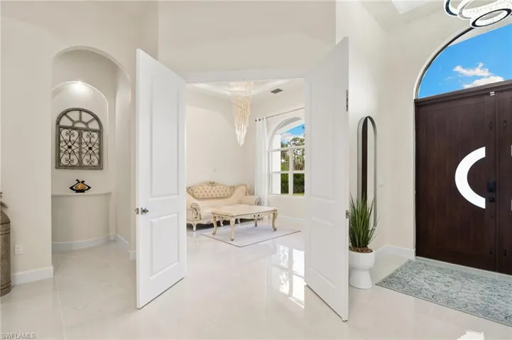 379 25th St Nw, Naples, Florida 34120