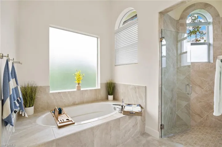 379 25th St Nw, Naples, Florida 34120