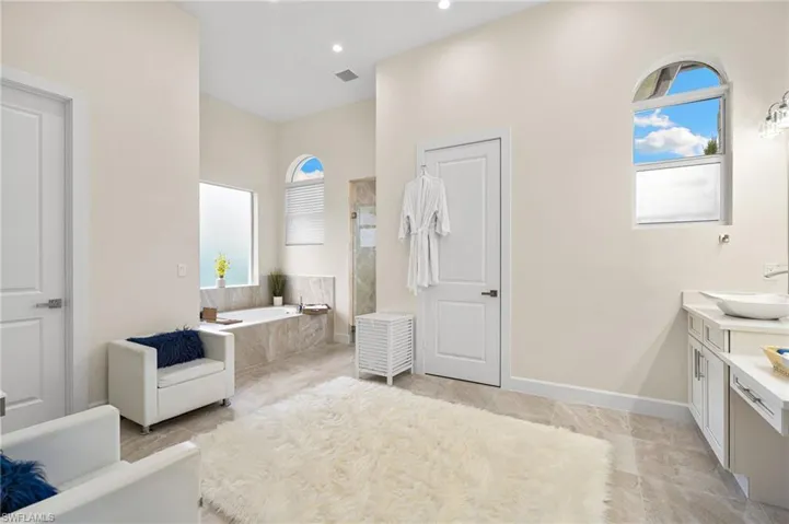 379 25th St Nw, Naples, Florida 34120