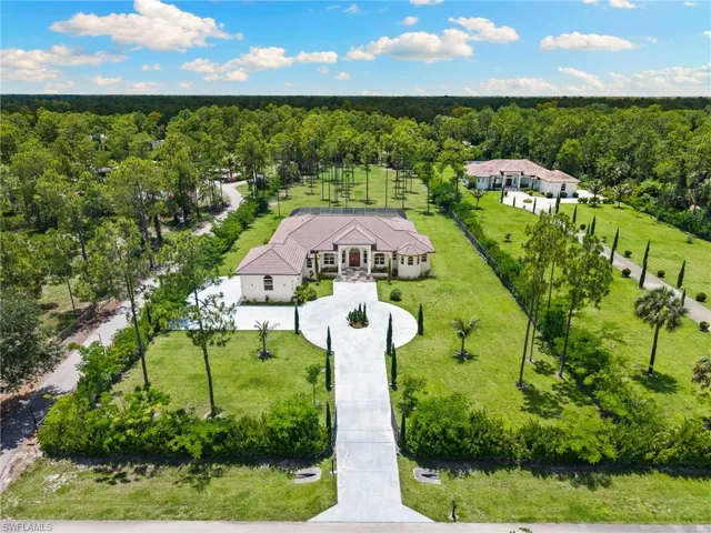 379 25th St Nw, Naples, Florida 34120