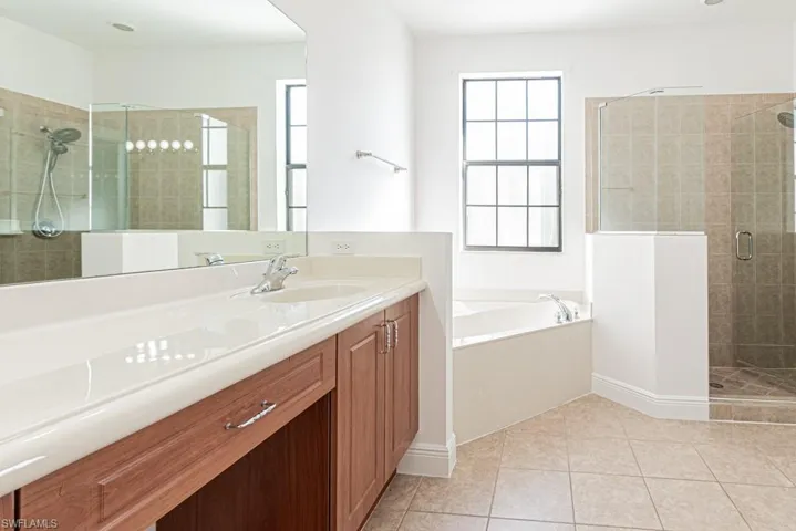 15496  Summit Place  CIR, Naples, FL 34119
