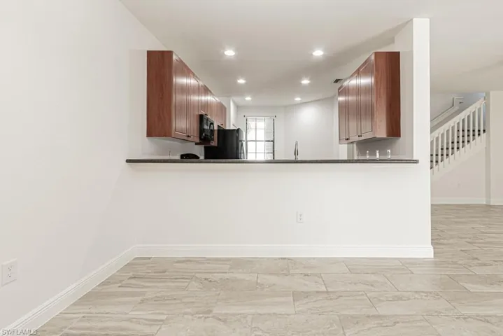 Breakfast Bar/Dining Area