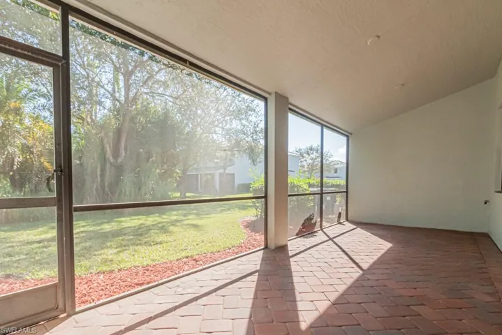 15496  Summit Place  CIR, Naples, FL 34119