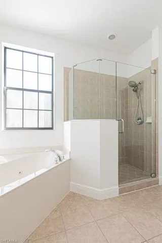 15496  Summit Place  CIR, Naples, FL 34119