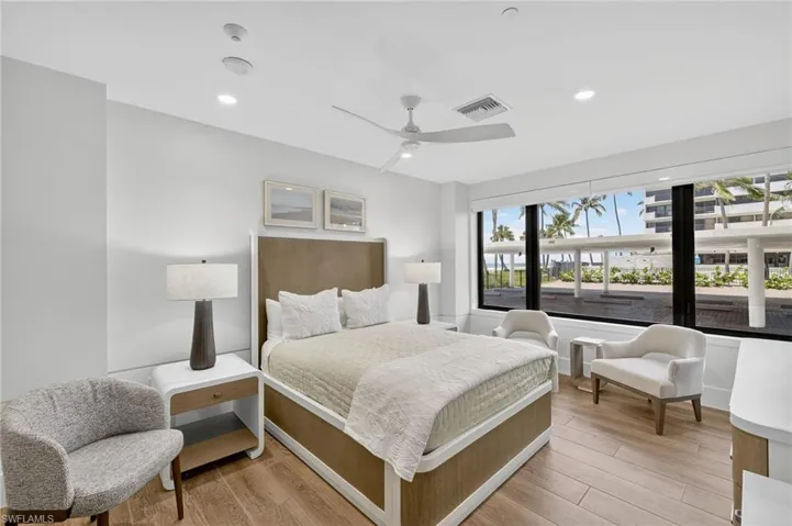 Guest suites in SURFSEDGE featuring light wood-style flooring, recessed lighting, and ceiling fan