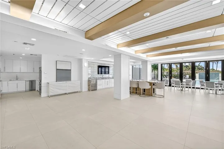 4001  Gulf Shore N BLVD, Naples, FL 34103