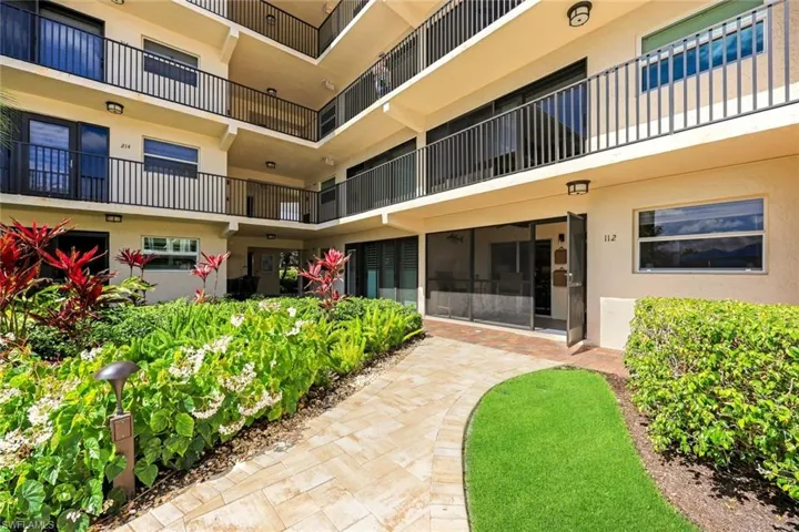3200  Gulf Shore N BLVD, Naples, FL 34103