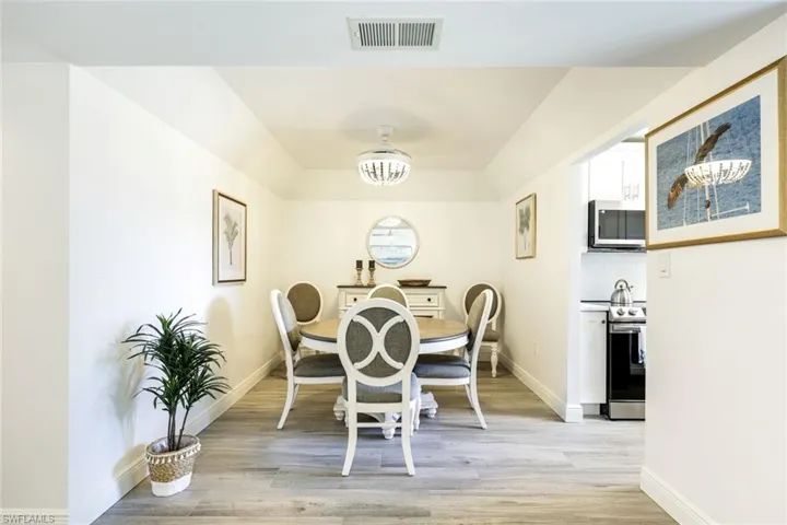 3200  Gulf Shore N BLVD, Naples, FL 34103