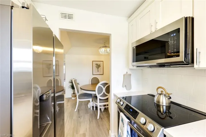 3200  Gulf Shore N BLVD, Naples, FL 34103