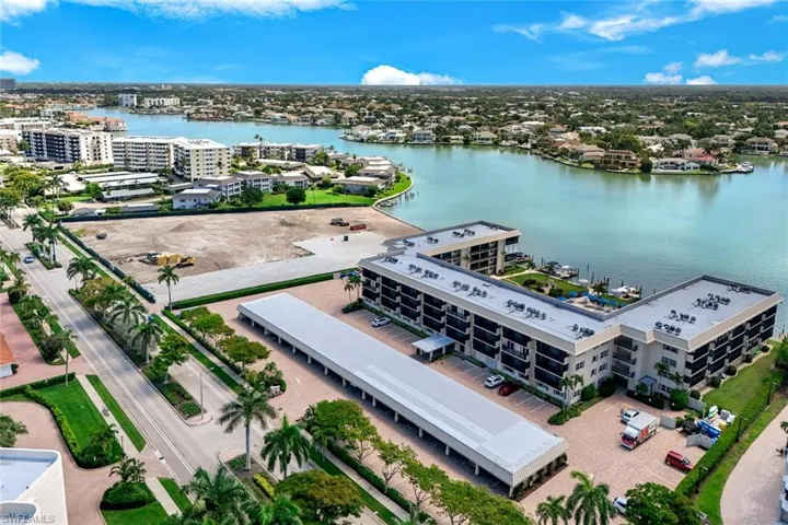 3200  Gulf Shore N BLVD, Naples, FL 34103