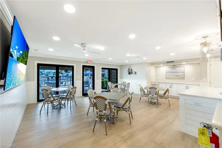 3200  Gulf Shore N BLVD, Naples, FL 34103