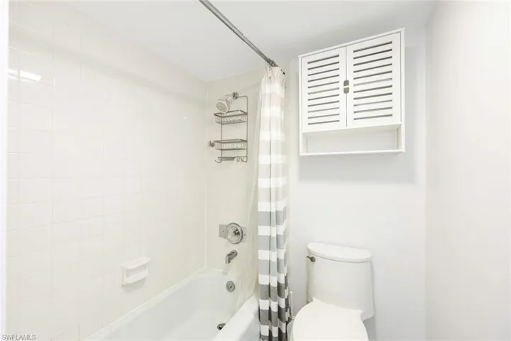 3200  Gulf Shore N BLVD, Naples, FL 34103