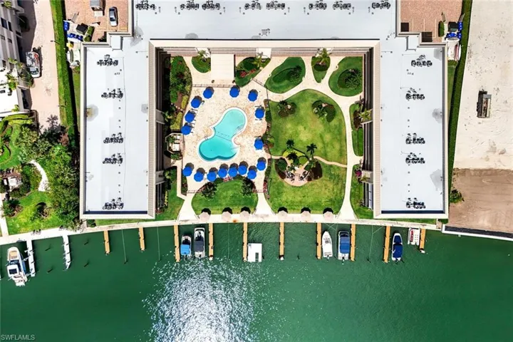 3200  Gulf Shore N BLVD, Naples, FL 34103