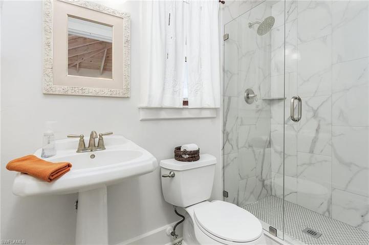 Bath in guest apartment