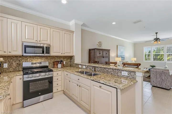 9238 Tesoro Ln 203, Naples, Florida 34114