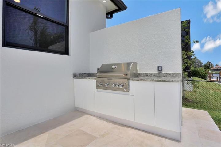 Outdoor Kitchen - Builder Example