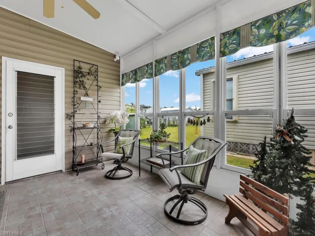 Sunroom / solarium with ceiling fan