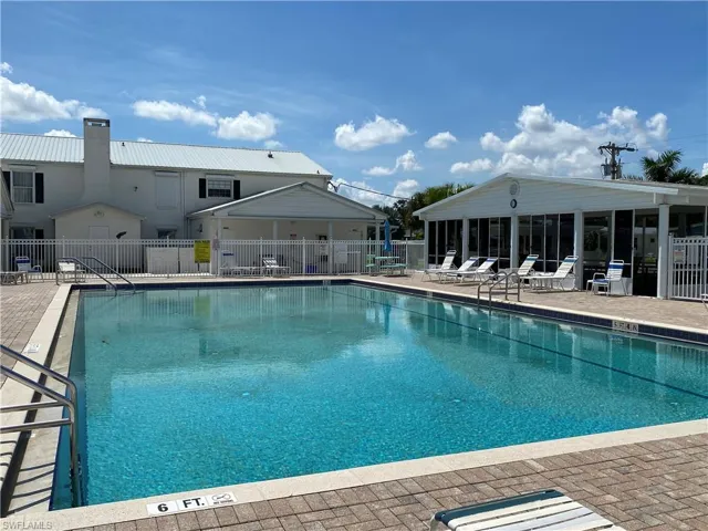 Community Large, Heated Pool