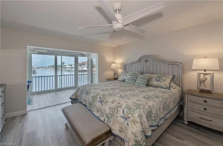 Master bedroom looking toward lanai