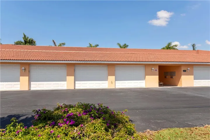 Oversized one-car garage
