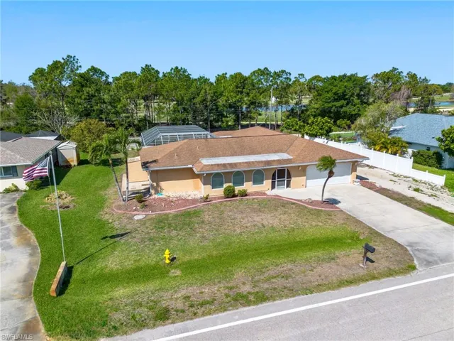 There's an additional driveway - perfect for parking a boat or RV
