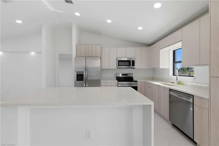 1906 Ne 16th Pl, Cape Coral, Florida 33909