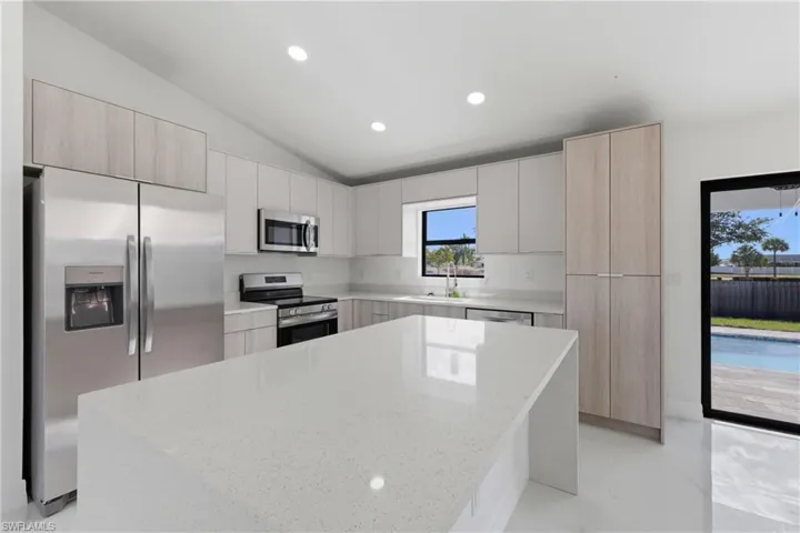 1906 Ne 16th Pl, Cape Coral, Florida 33909