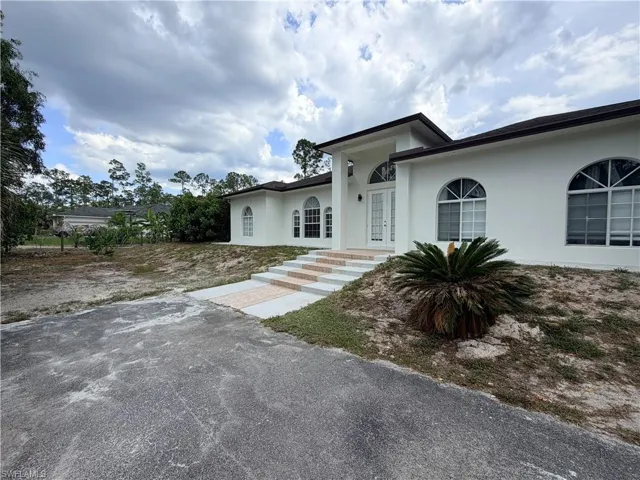 1060  Golden Gate E BLVD, Naples, FL 34120