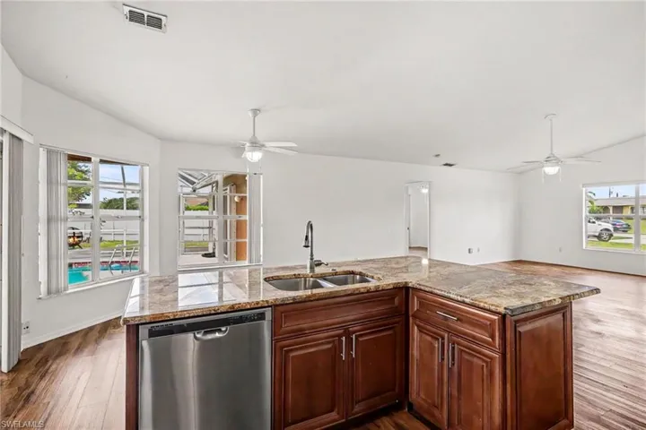 628 Se 21st Ln, Cape Coral, Florida 33990