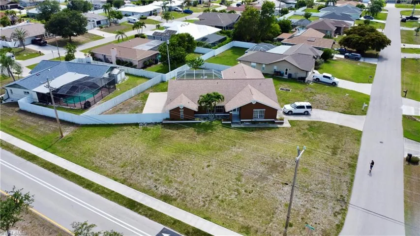 628 Se 21st Ln, Cape Coral, Florida 33990