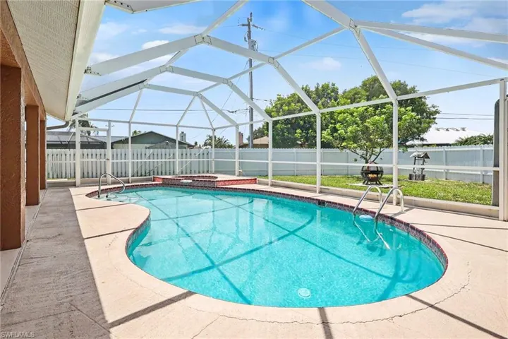 628 Se 21st Ln, Cape Coral, Florida 33990