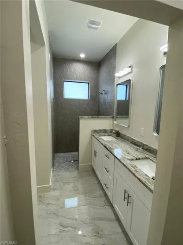194  Yager  CIR, Fort Myers, FL 33913