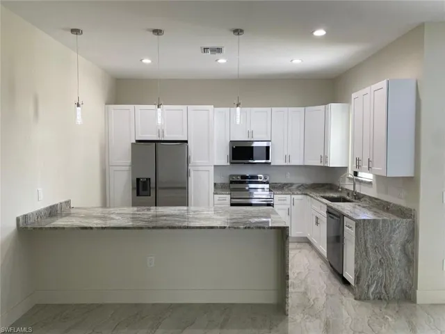 194  Yager  CIR, Fort Myers, FL 33913