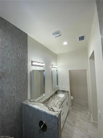 194  Yager  CIR, Fort Myers, FL 33913