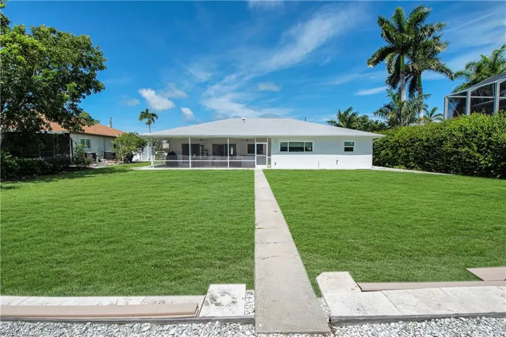 View of front of home featuring a front lawn