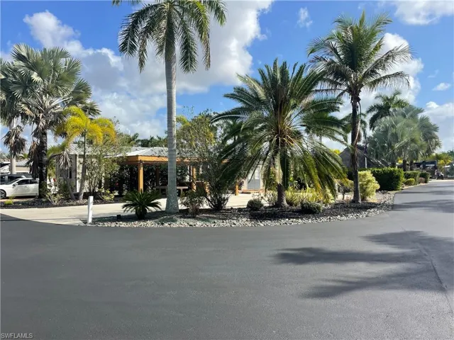 5235 Pineland Daisy Trl, Fort Myers, Florida 33905