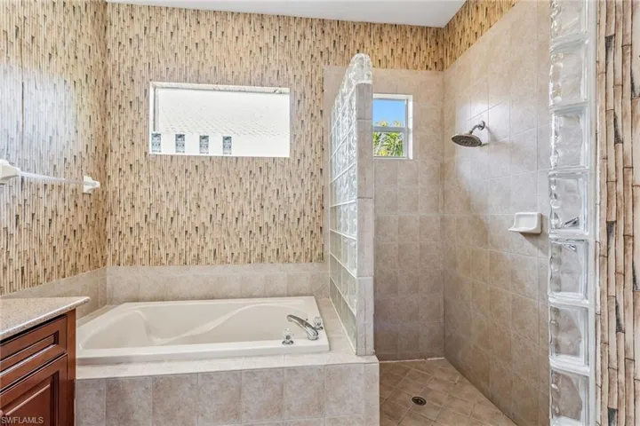 6817  Bent Grass  DR, Naples, FL 34113