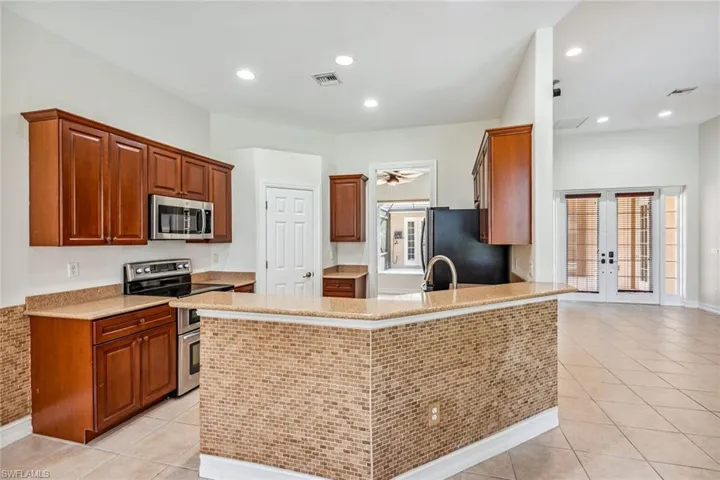 6817  Bent Grass  DR, Naples, FL 34113