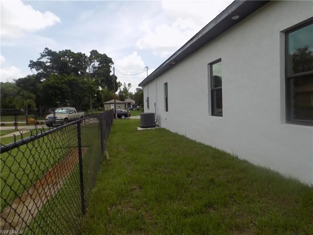 2924 Dunbar AVE, Fort Myers, FL 33916,225055784