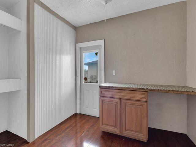 Den/Flex Room