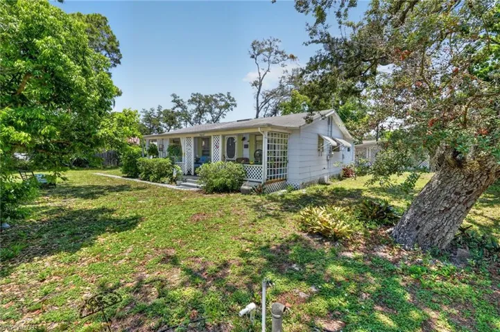 9044 Somerset Ln, Bonita Springs, Florida 34135