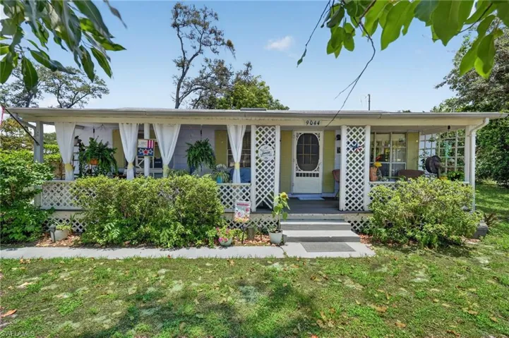 9044 Somerset Ln, Bonita Springs, Florida 34135