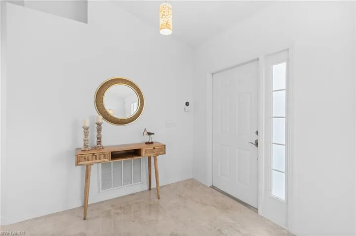 Foyer with visible vents and baseboards