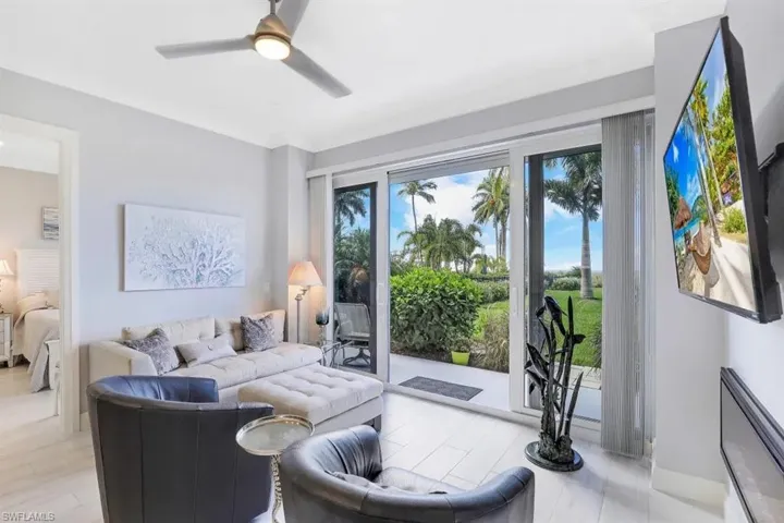 Living area with ceiling fan